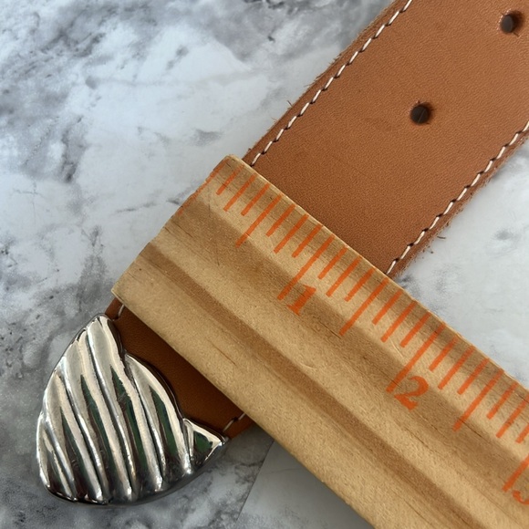 Vintage Genuine leather belt made in USA size Medium - Picture 4 of 5